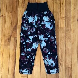 Lululemon Tranquil Cropped Pant- Kara Blossom